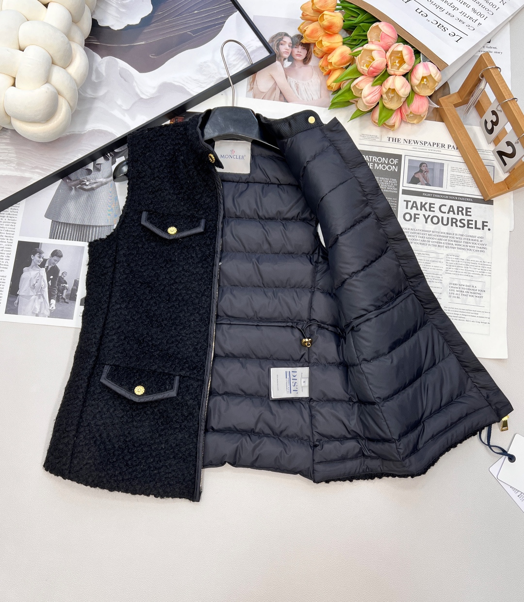 🆕Moncler2025新品上架泰迪毛绒四口袋拉链羽绒马甲，前幅外层饰以泰迪毛绒材质 质感柔软舒适 背后