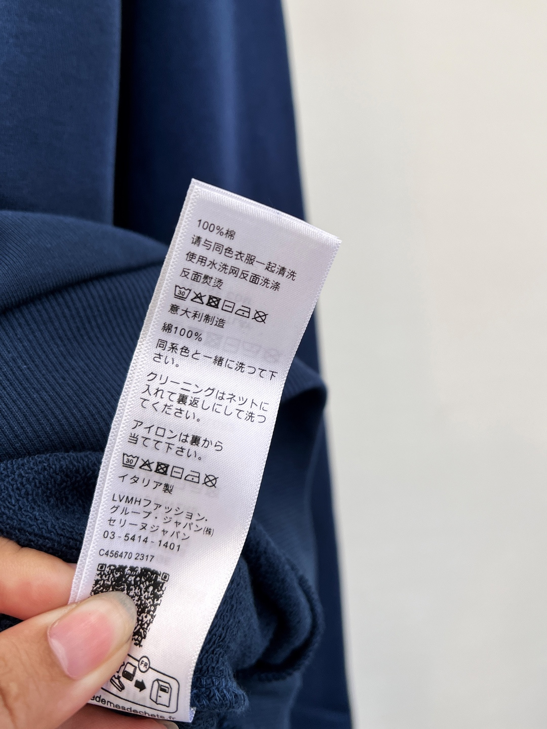 🆕 CELINE 描边贴布宽松显瘦圆领卫衣领口小三角设计增添设计感 胸口描边贴布加持凸显品牌格调 圆领宽