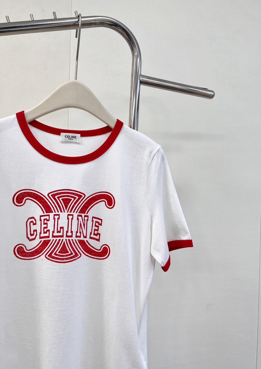 🆕 Celine 经典凯旋门字母T恤🖤炸街款！采用手工印花工艺 白色，红色颜色百搭时髦 实用性非常强的一