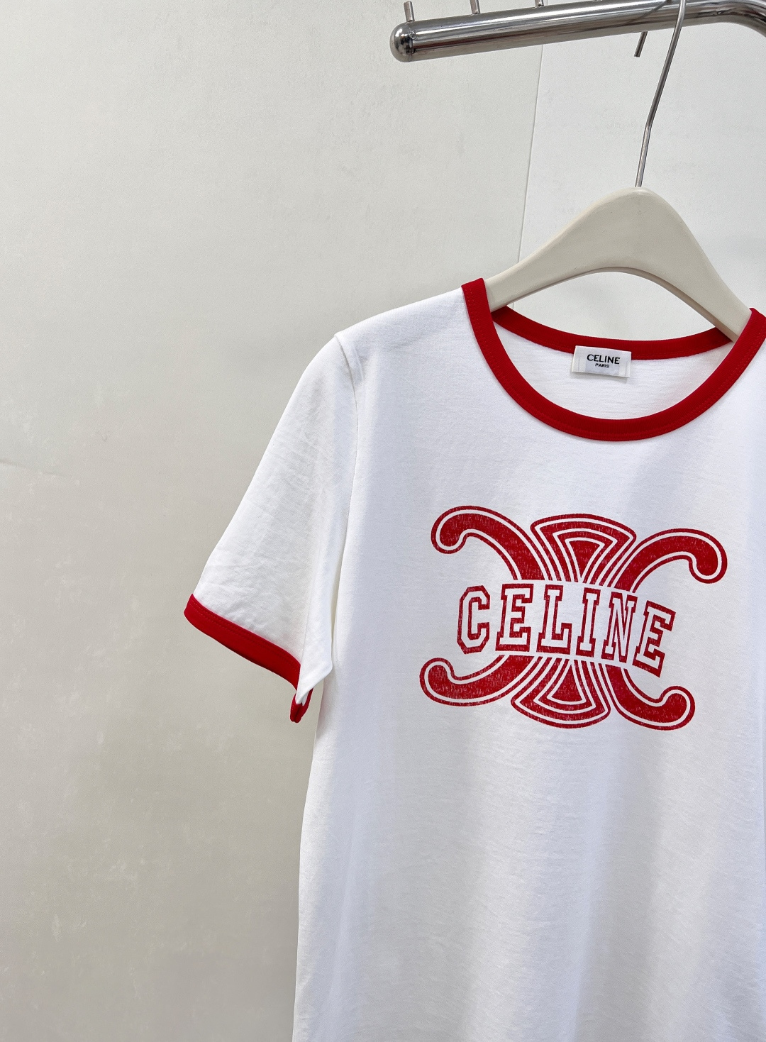 🆕 Celine 经典凯旋门字母T恤🖤炸街款！采用手工印花工艺 白色，红色颜色百搭时髦 实用性非常强的一