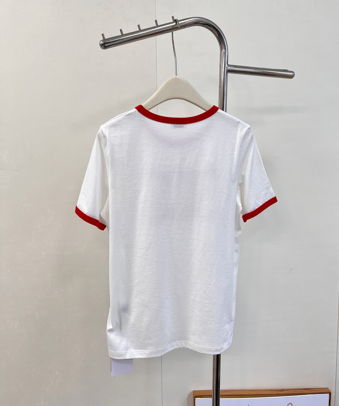 🆕 Celine 经典凯旋门字母T恤🖤炸街款！采用手工印花工艺 白色，红色颜色百搭时髦 实用性非常强的一