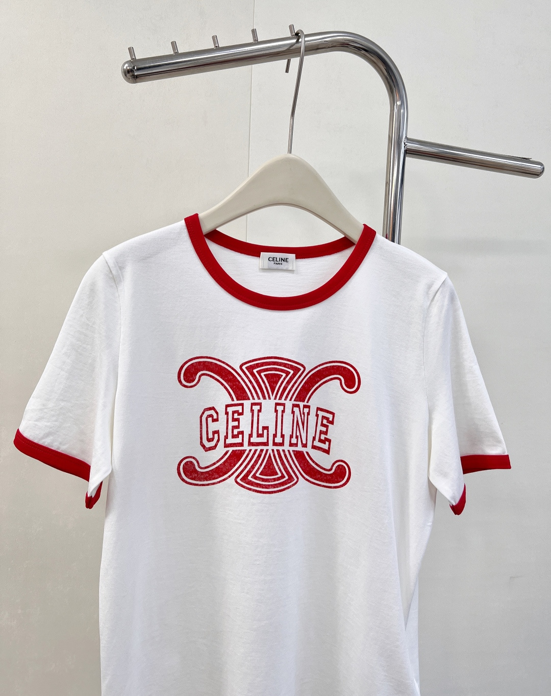 🆕 Celine 经典凯旋门字母T恤🖤炸街款！采用手工印花工艺 白色，红色颜色百搭时髦 实用性非常强的一