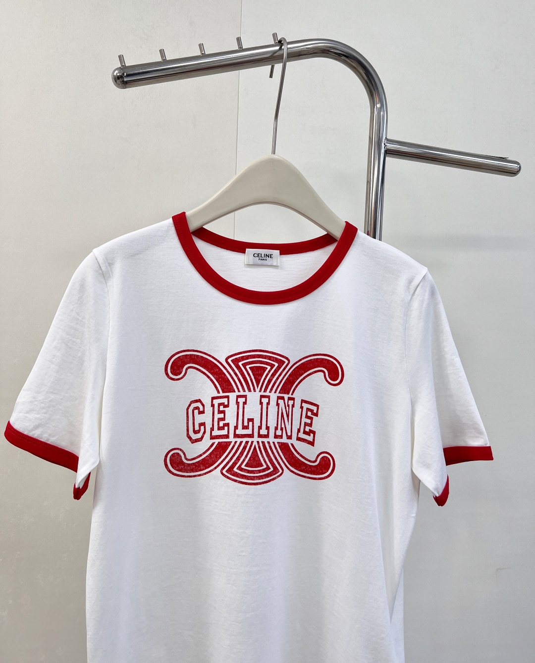 🆕 Celine 经典凯旋门字母T恤🖤炸街款！采用手工印花工艺 白色，红色颜色百搭时髦 实用性非常强的一