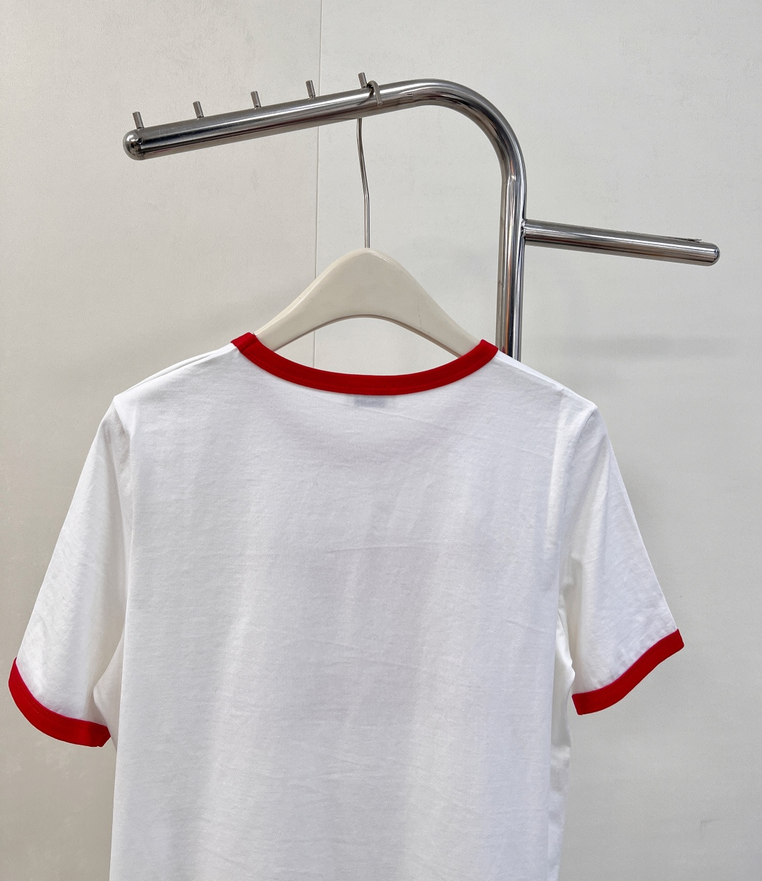 🆕 Celine 经典凯旋门字母T恤🖤炸街款！采用手工印花工艺 白色，红色颜色百搭时髦 实用性非常强的一