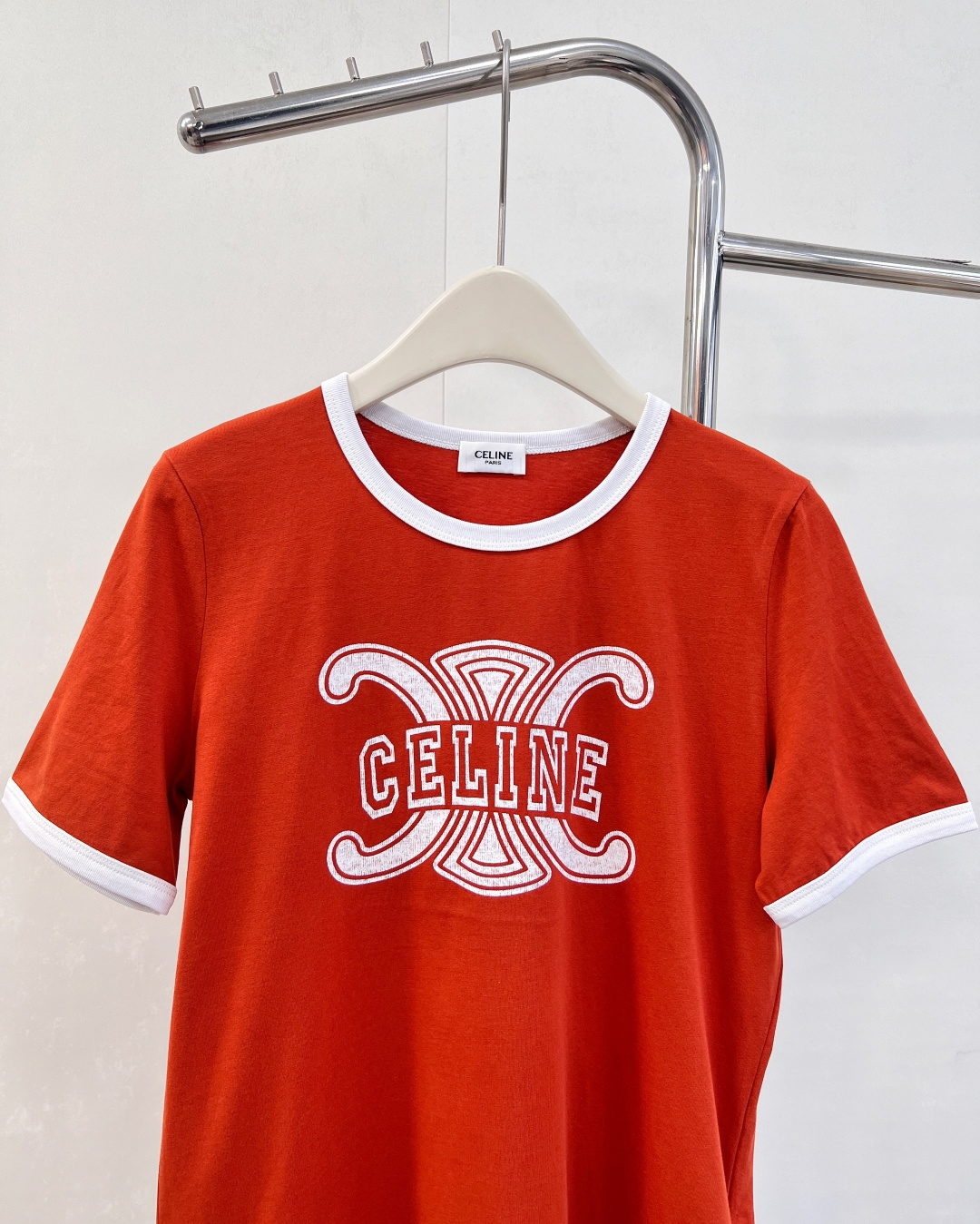 🆕 Celine 经典凯旋门字母T恤🖤炸街款！采用手工印花工艺 白色，红色颜色百搭时髦 实用性非常强的一