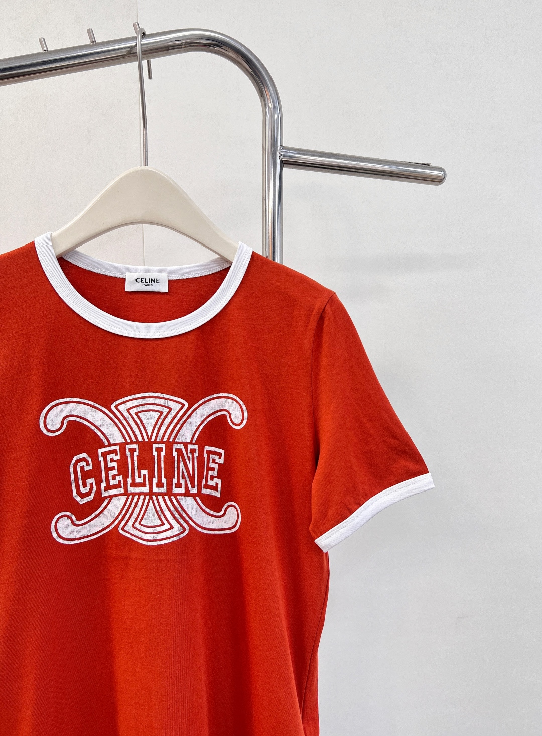 🆕 Celine 经典凯旋门字母T恤🖤炸街款！采用手工印花工艺 白色，红色颜色百搭时髦 实用性非常强的一