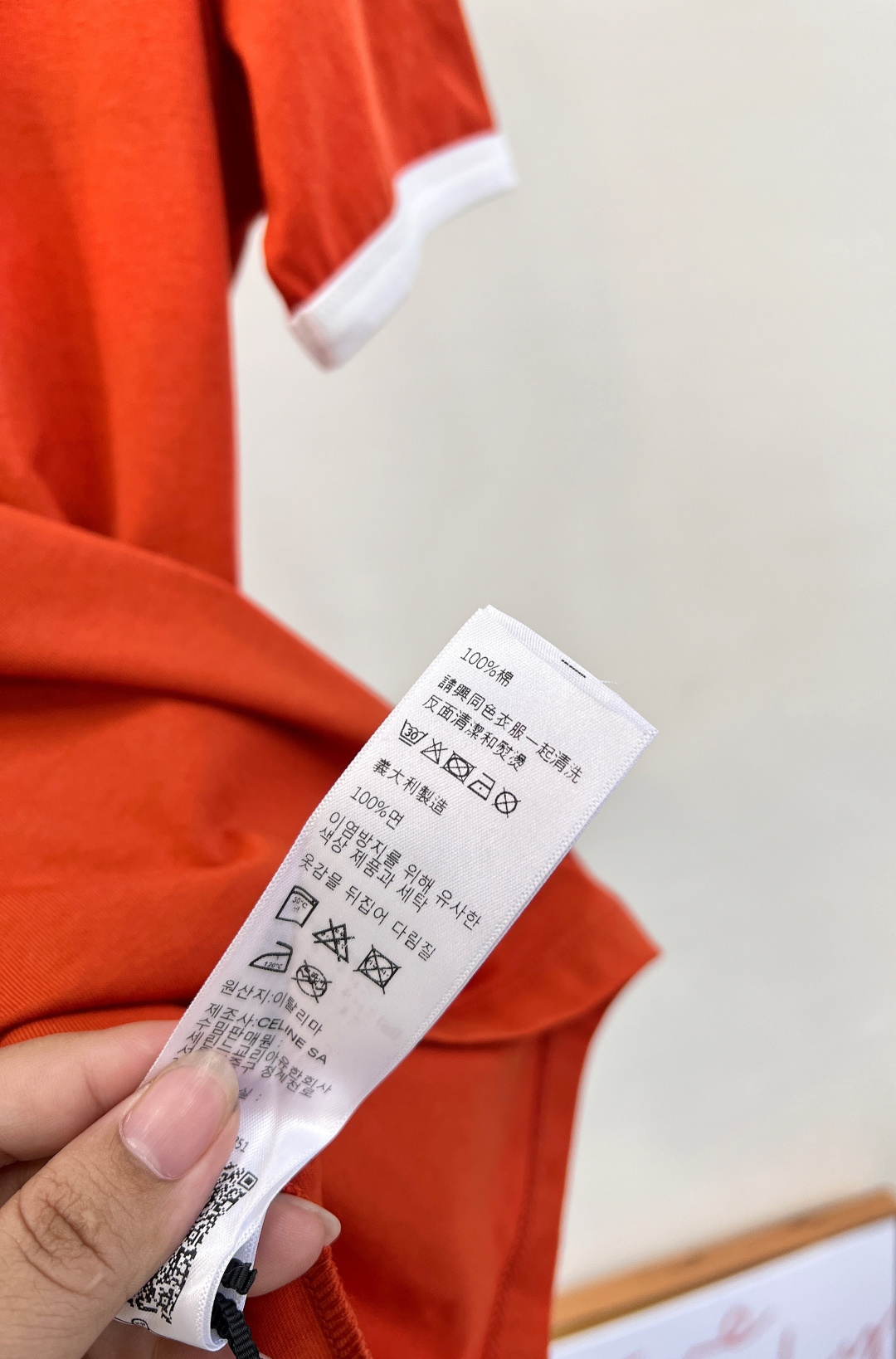 🆕 Celine 经典凯旋门字母T恤🖤炸街款！采用手工印花工艺 白色，红色颜色百搭时髦 实用性非常强的一