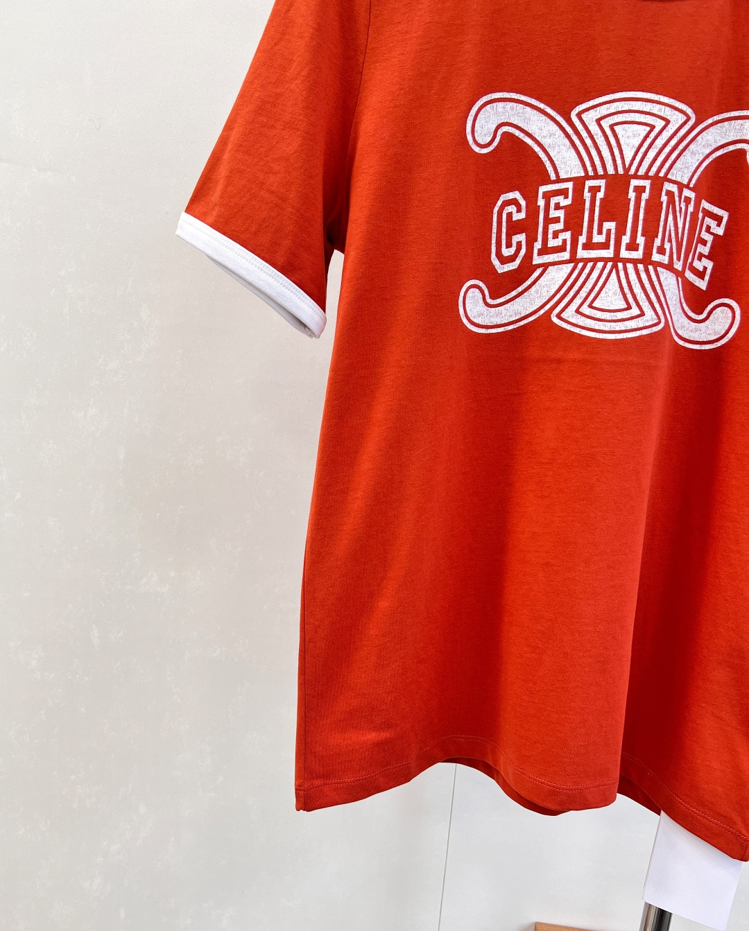 🆕 Celine 经典凯旋门字母T恤🖤炸街款！采用手工印花工艺 白色，红色颜色百搭时髦 实用性非常强的一