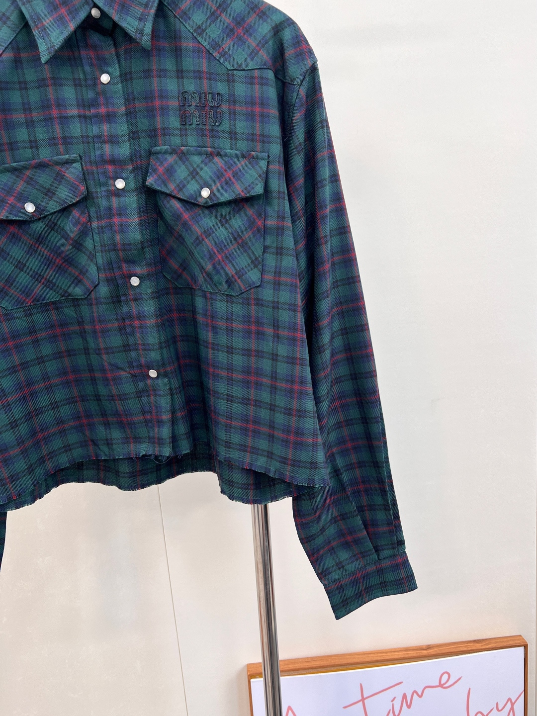 🆕MiuMiu25Fw早秋新款复古格纹短款衬衫丨⚠独家yb开发！高版出品！深绿与红棕交织的复古格纹，自带