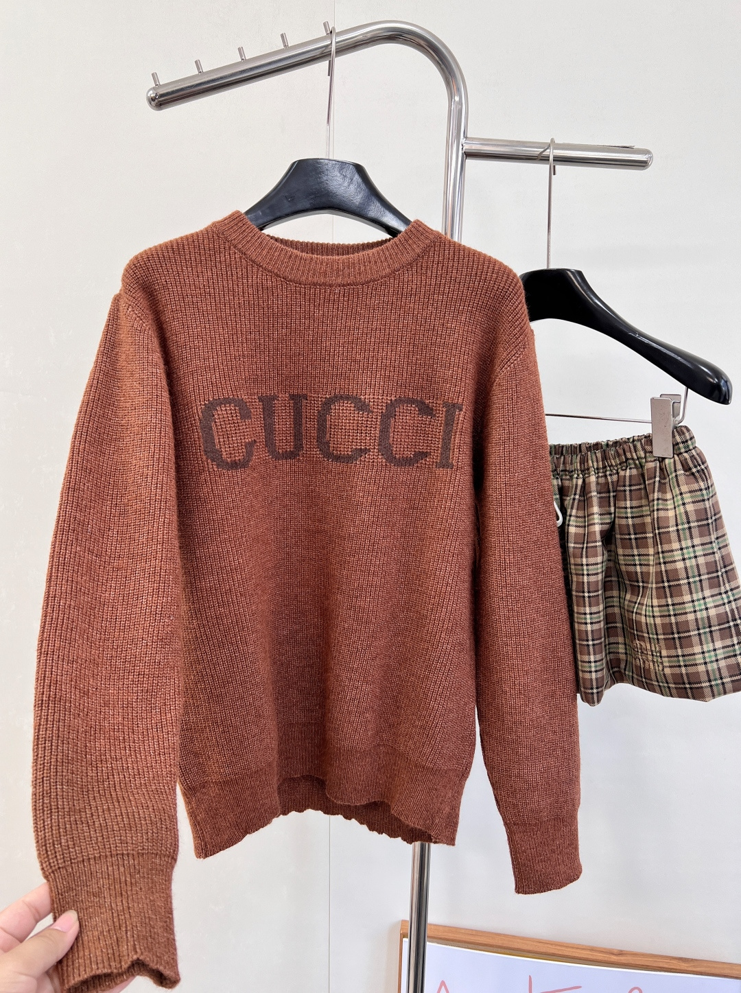🆕Gucci新款简约字母套头毛衣，定制YB羊毛纱线织造，质感高级，舒适柔软，圆领落肩长袖毛衣，突出温柔气