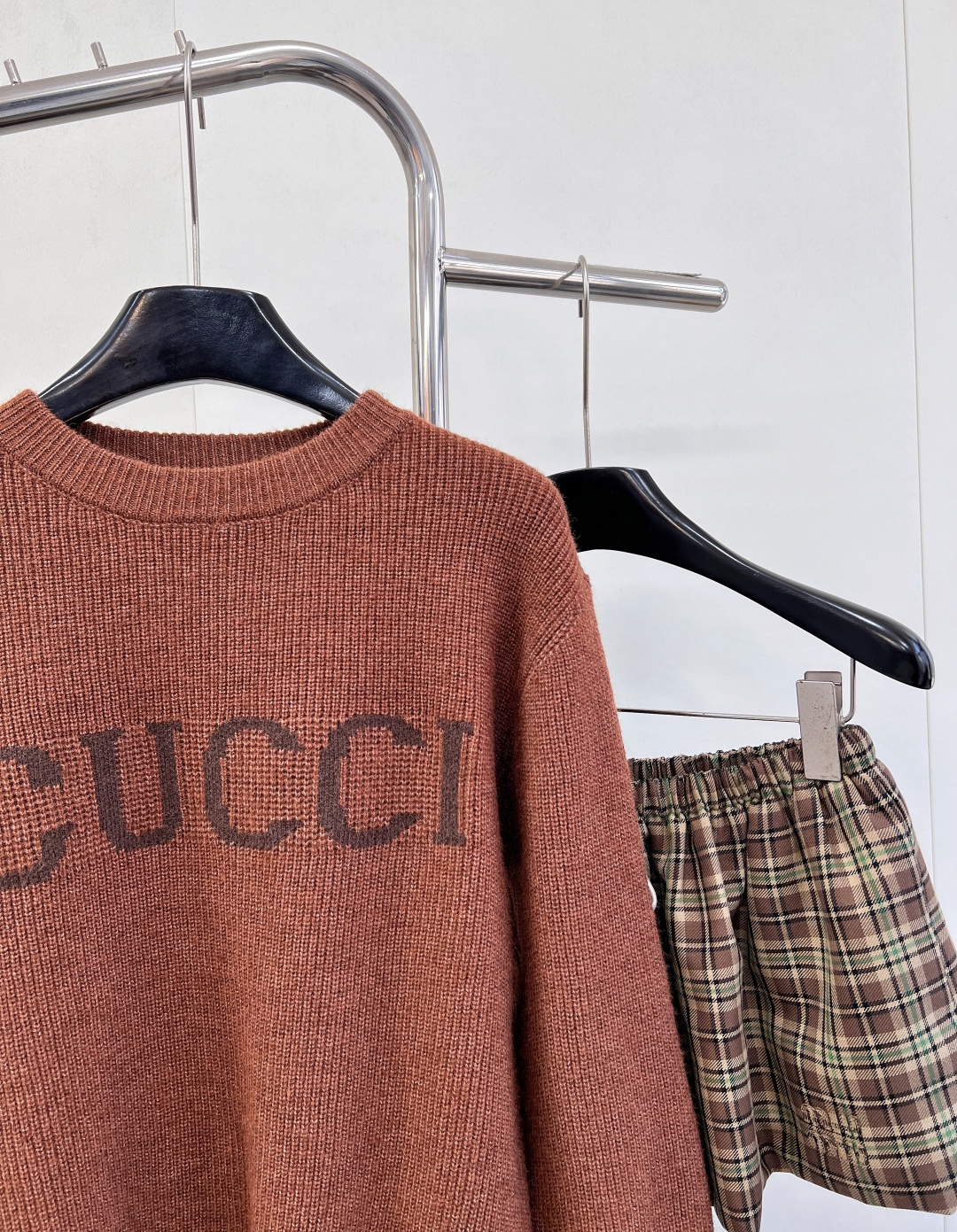 🆕Gucci新款简约字母套头毛衣，定制YB羊毛纱线织造，质感高级，舒适柔软，圆领落肩长袖毛衣，突出温柔气