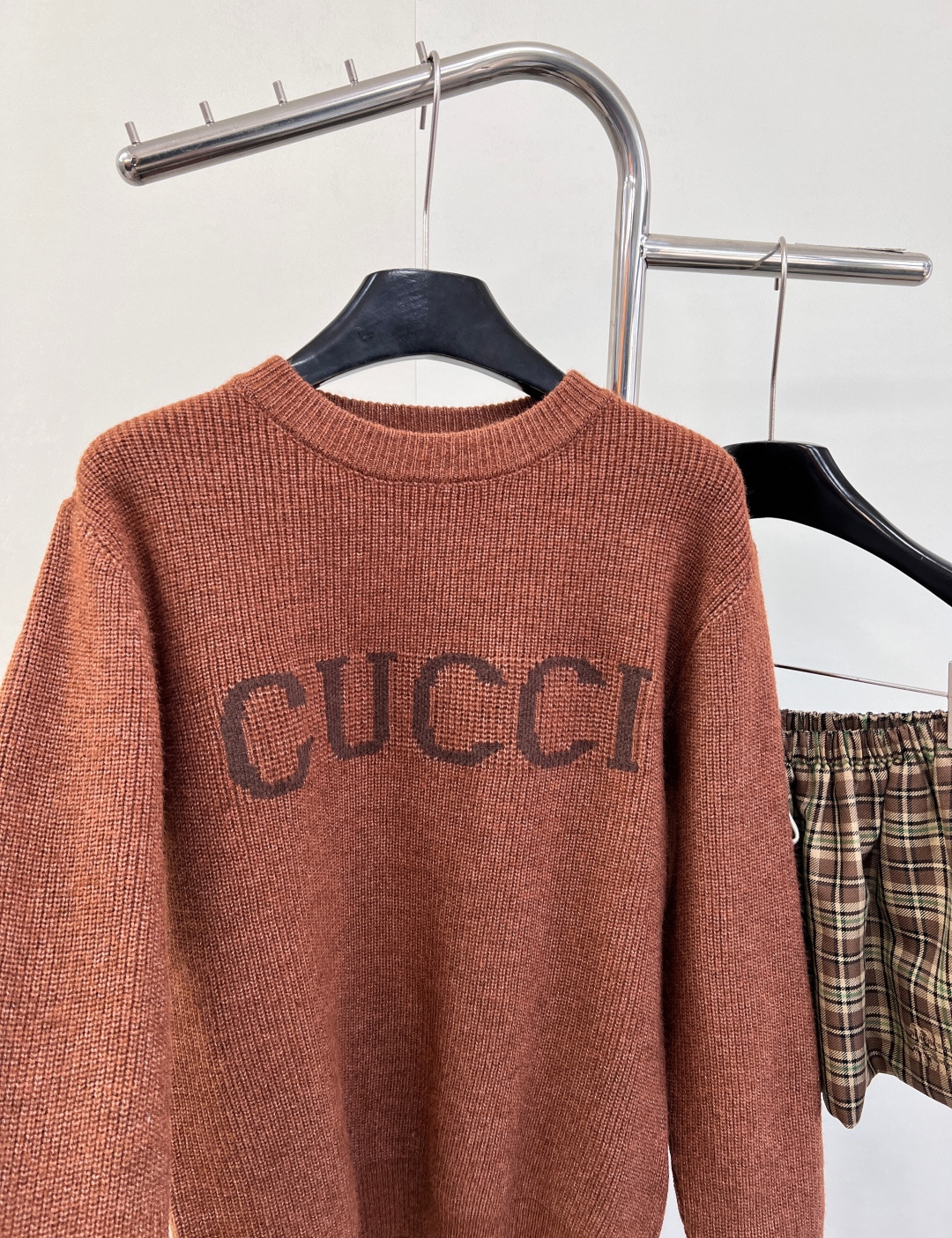 🆕Gucci新款简约字母套头毛衣，定制YB羊毛纱线织造，质感高级，舒适柔软，圆领落肩长袖毛衣，突出温柔气