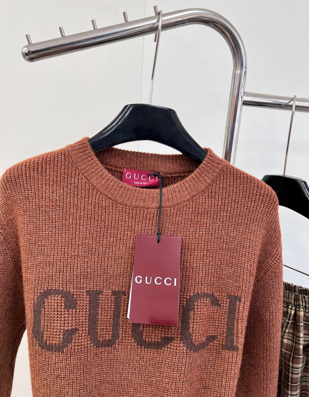 🆕Gucci新款简约字母套头毛衣，定制YB羊毛纱线织造，质感高级，舒适柔软，圆领落肩长袖毛衣，突出温柔气