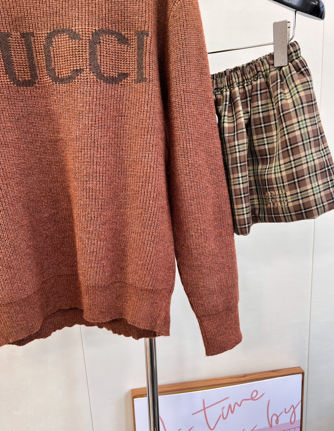 🆕Gucci新款简约字母套头毛衣，定制YB羊毛纱线织造，质感高级，舒适柔软，圆领落肩长袖毛衣，突出温柔气