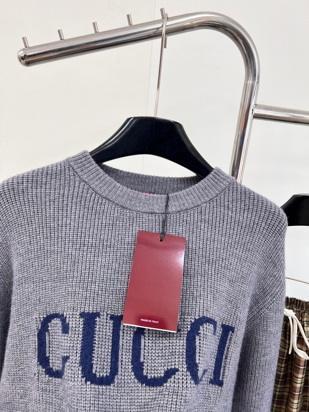 🆕Gucci新款简约字母套头毛衣，定制YB羊毛纱线织造，质感高级，舒适柔软，圆领落肩长袖毛衣，突出温柔气