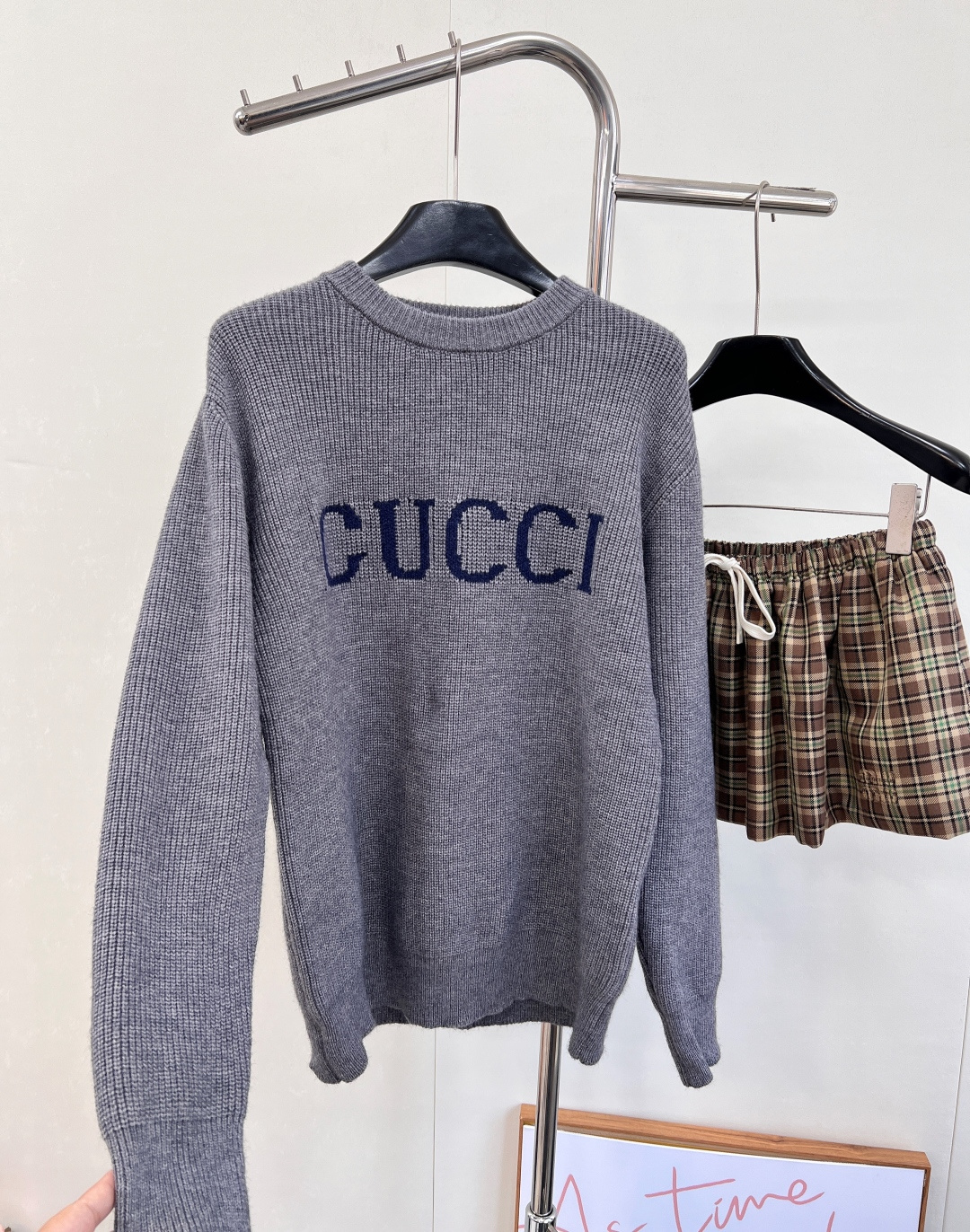 🆕Gucci新款简约字母套头毛衣，定制YB羊毛纱线织造，质感高级，舒适柔软，圆领落肩长袖毛衣，突出温柔气