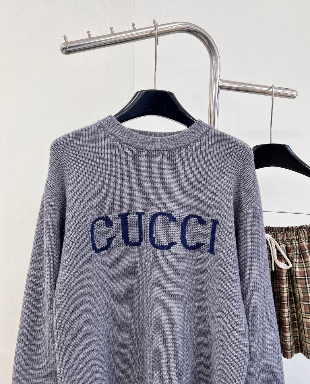🆕Gucci新款简约字母套头毛衣，定制YB羊毛纱线织造，质感高级，舒适柔软，圆领落肩长袖毛衣，突出温柔气