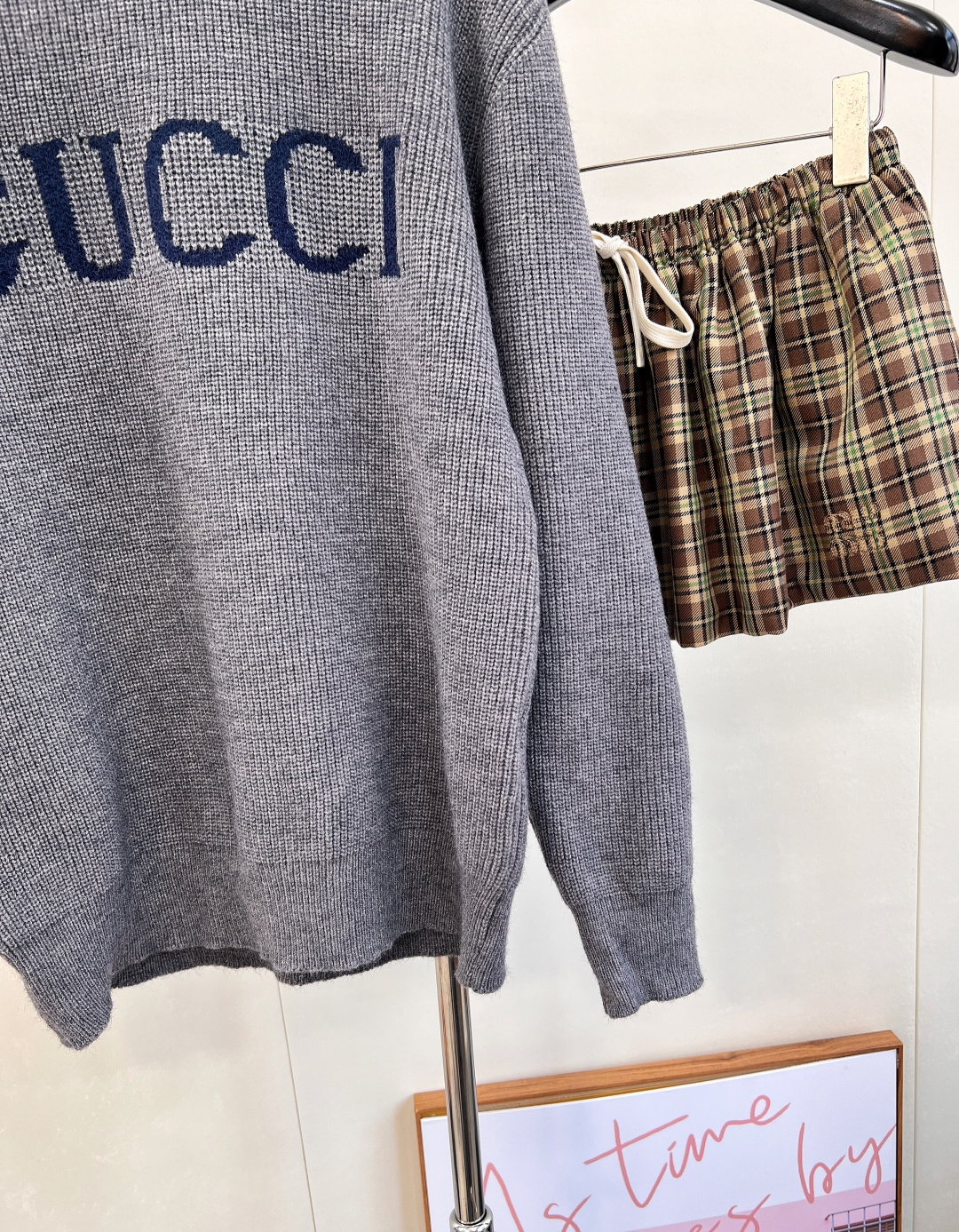 🆕Gucci新款简约字母套头毛衣，定制YB羊毛纱线织造，质感高级，舒适柔软，圆领落肩长袖毛衣，突出温柔气