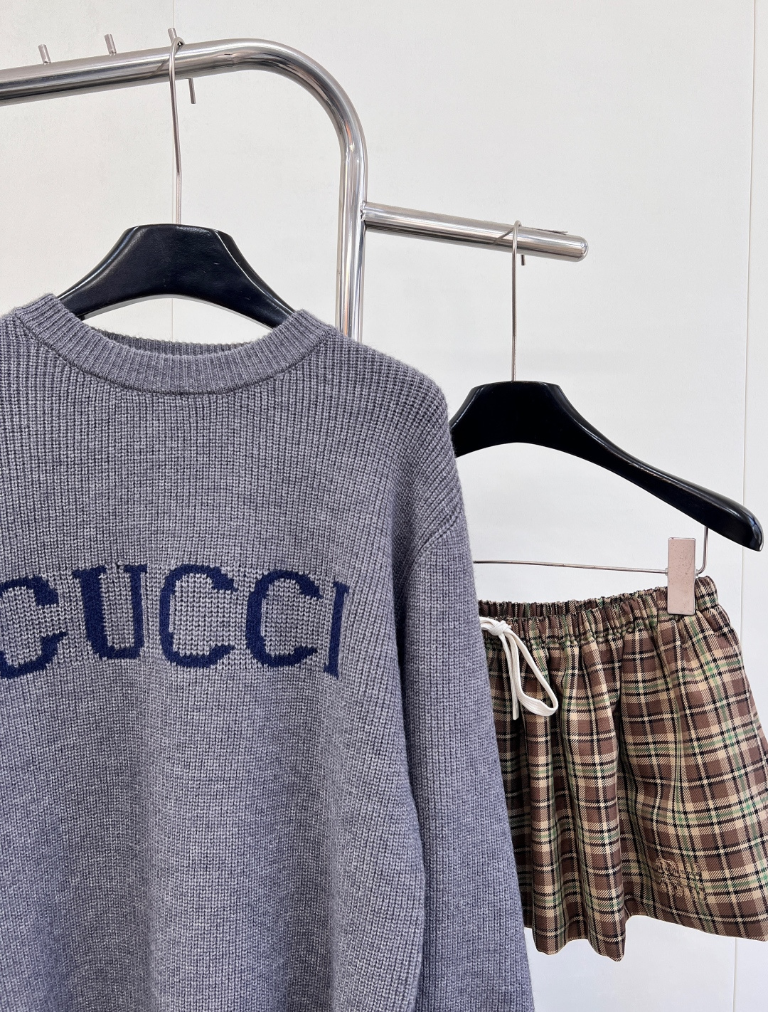 🆕Gucci新款简约字母套头毛衣，定制YB羊毛纱线织造，质感高级，舒适柔软，圆领落肩长袖毛衣，突出温柔气