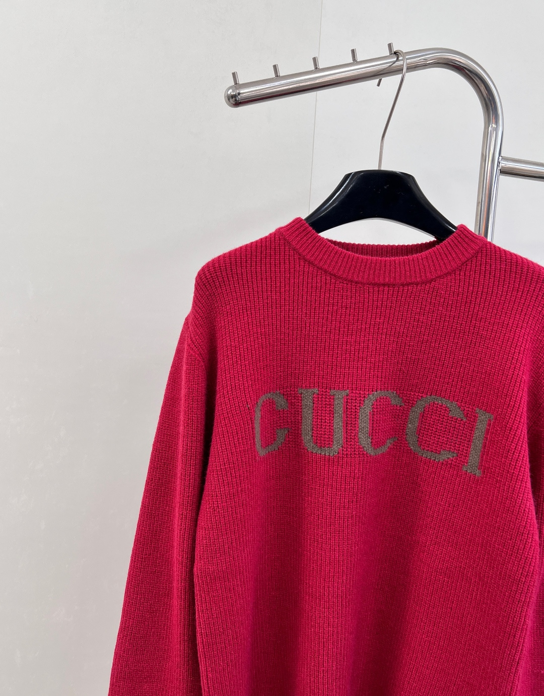🆕Gucci新款简约字母套头毛衣，定制YB羊毛纱线织造，质感高级，舒适柔软，圆领落肩长袖毛衣，突出温柔气