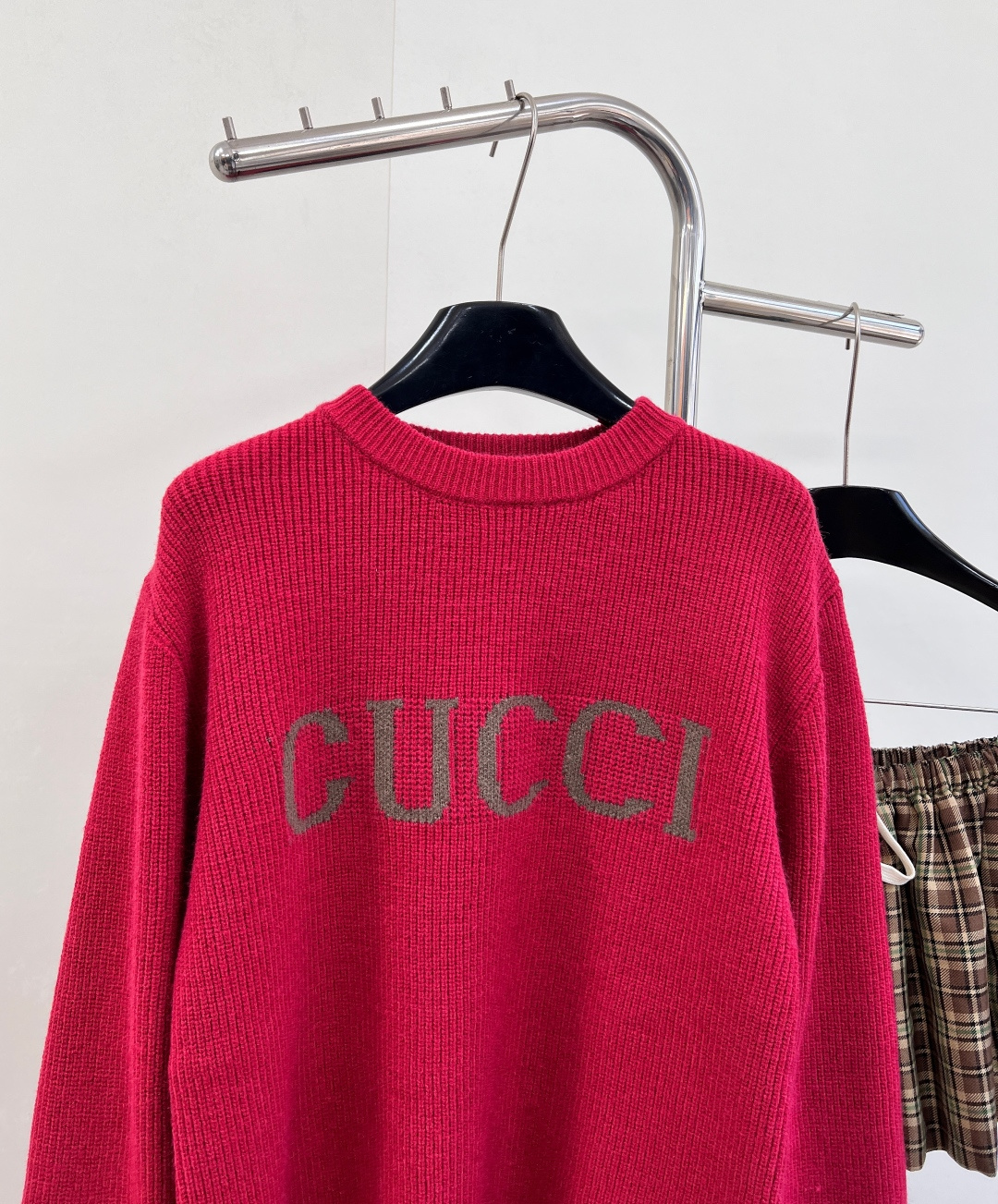 🆕Gucci新款简约字母套头毛衣，定制YB羊毛纱线织造，质感高级，舒适柔软，圆领落肩长袖毛衣，突出温柔气