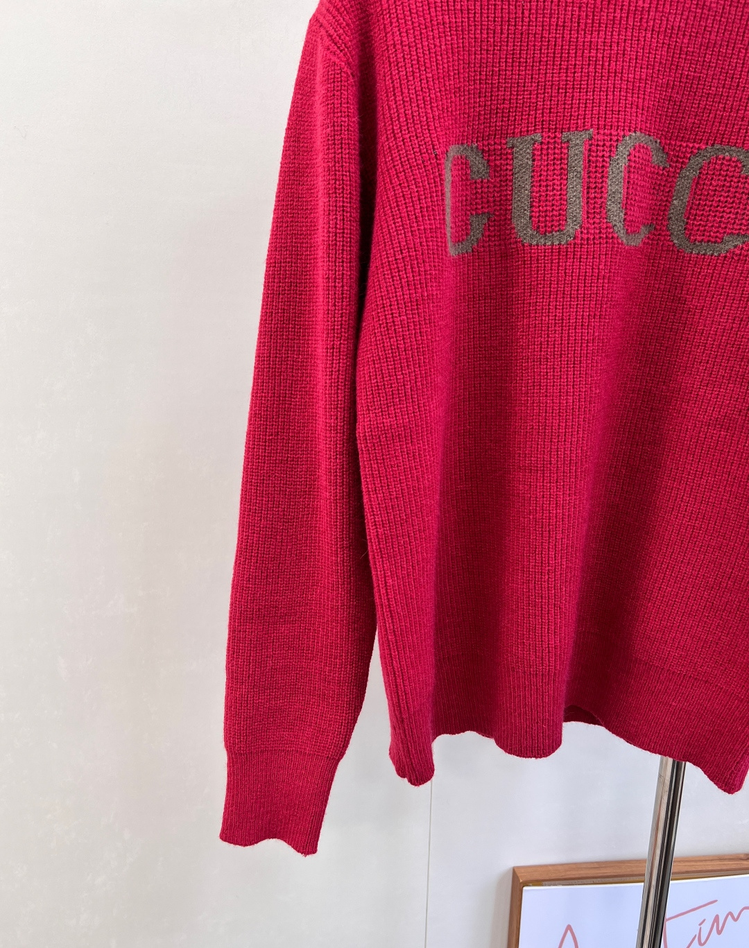 🆕Gucci新款简约字母套头毛衣，定制YB羊毛纱线织造，质感高级，舒适柔软，圆领落肩长袖毛衣，突出温柔气