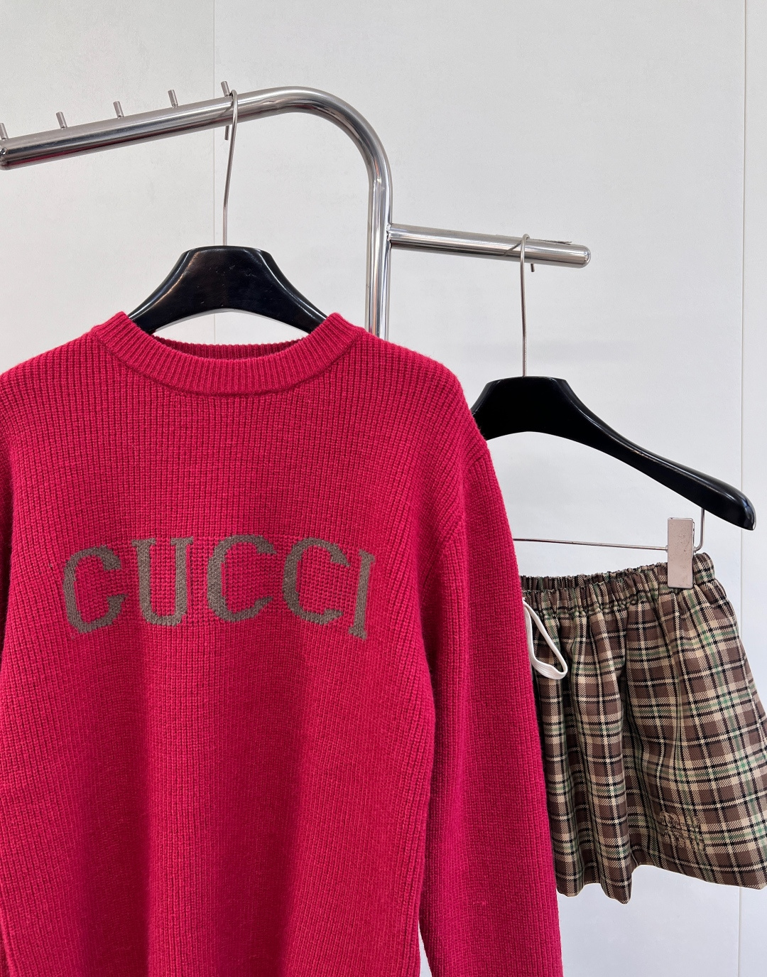 🆕Gucci新款简约字母套头毛衣，定制YB羊毛纱线织造，质感高级，舒适柔软，圆领落肩长袖毛衣，突出温柔气