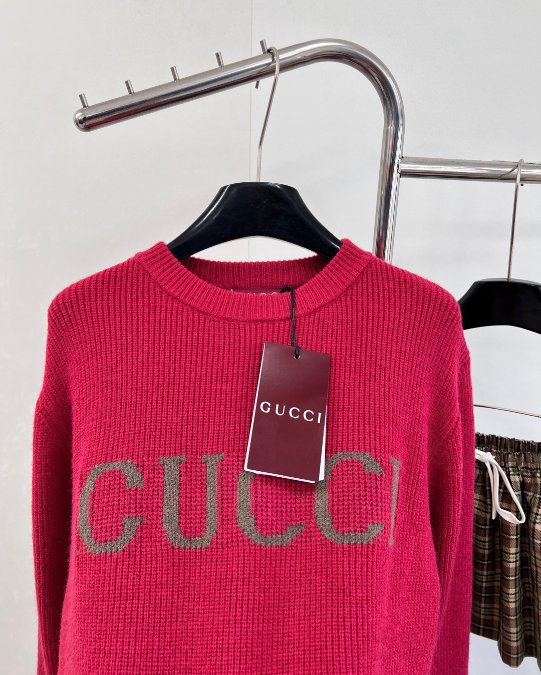 🆕Gucci新款简约字母套头毛衣，定制YB羊毛纱线织造，质感高级，舒适柔软，圆领落肩长袖毛衣，突出温柔气