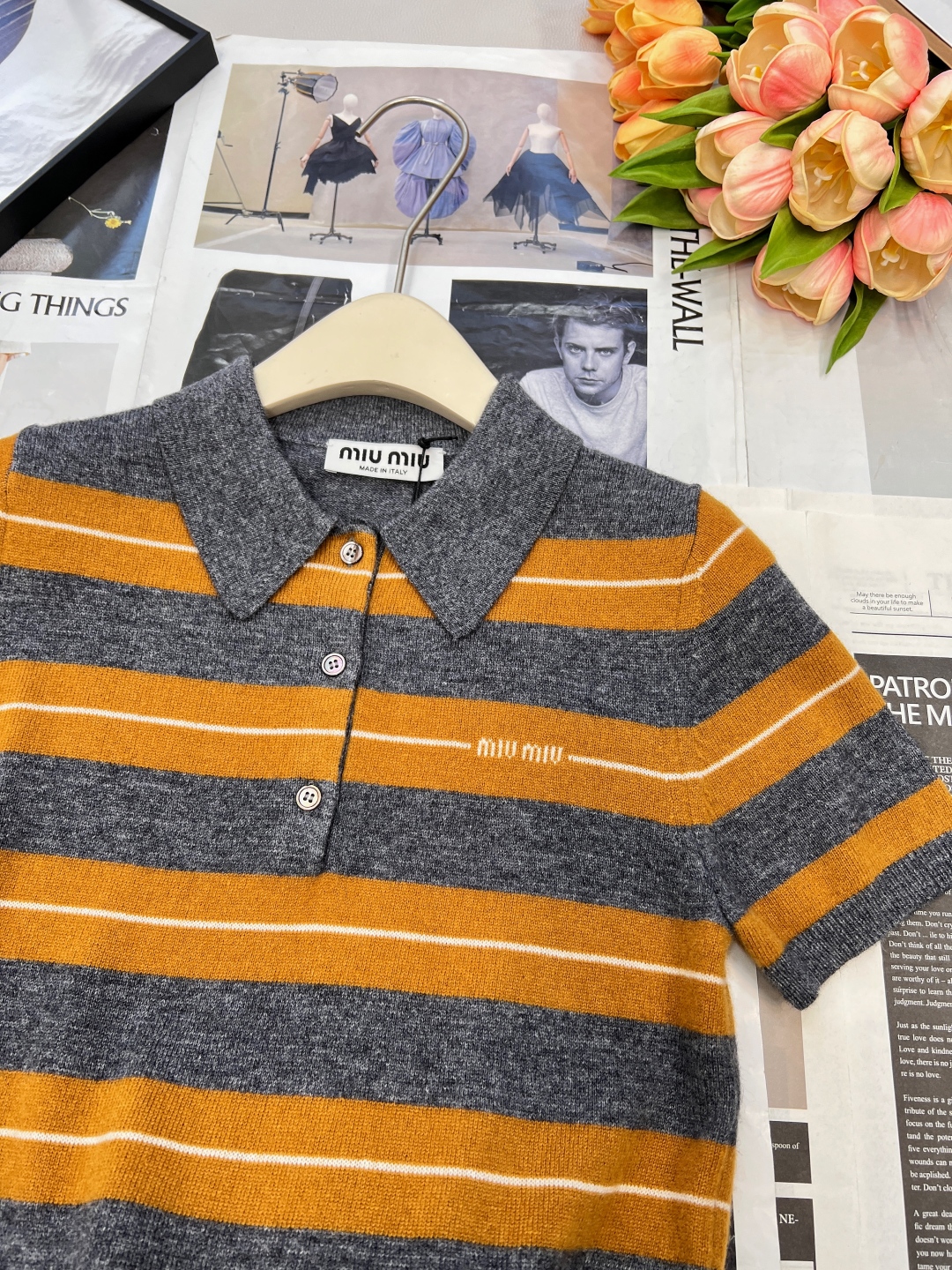 🆕Miumiu25FW早秋新款微标提花条纹羊绒短袖针织Polo衫丨⚠独家yb开发!高版出品!灰与暖棕的条