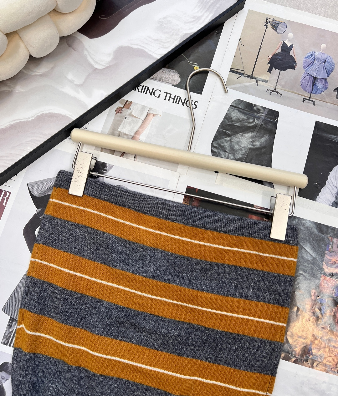 🆕Miumiu25Fw早秋新款薄款条纹羊毛针织抹胸丨⚠独家yb开发！高版出品！条纹设计经典又有层次感，贴