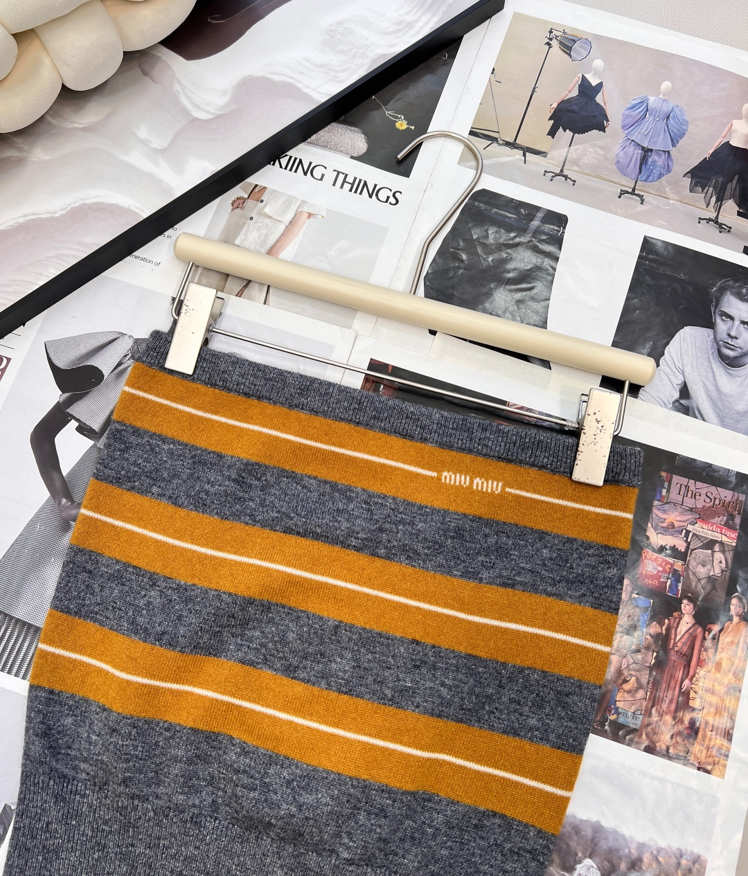 🆕Miumiu25Fw早秋新款薄款条纹羊毛针织抹胸丨⚠独家yb开发！高版出品！条纹设计经典又有层次感，贴