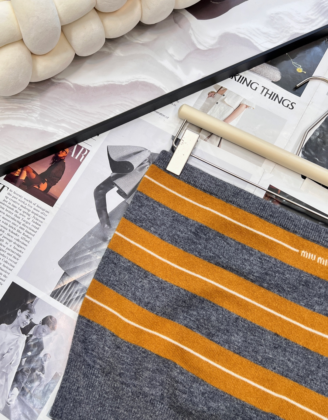 🆕Miumiu25Fw早秋新款薄款条纹羊毛针织抹胸丨⚠独家yb开发！高版出品！条纹设计经典又有层次感，贴