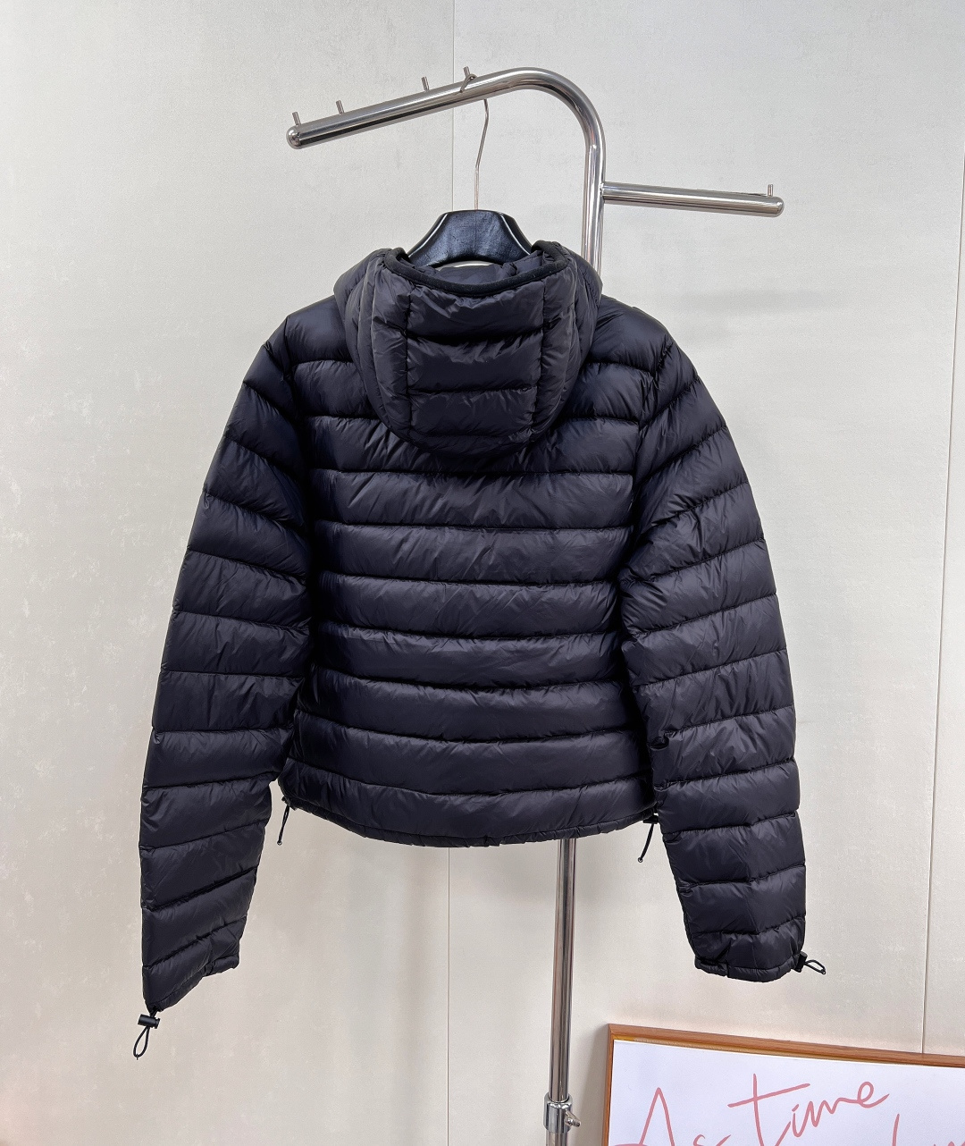 🆕Miumiu2025新款连帽亮面拉链羽绒服，定制YB防风防水尼龙材质 白鹅绒填充内里 整件轻盈保暖 连