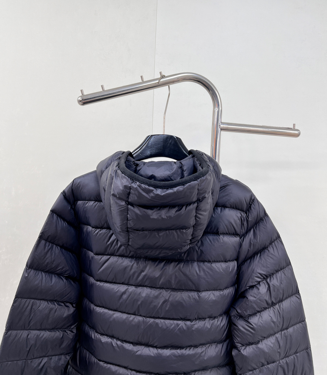 🆕Miumiu2025新款连帽亮面拉链羽绒服，定制YB防风防水尼龙材质 白鹅绒填充内里 整件轻盈保暖 连