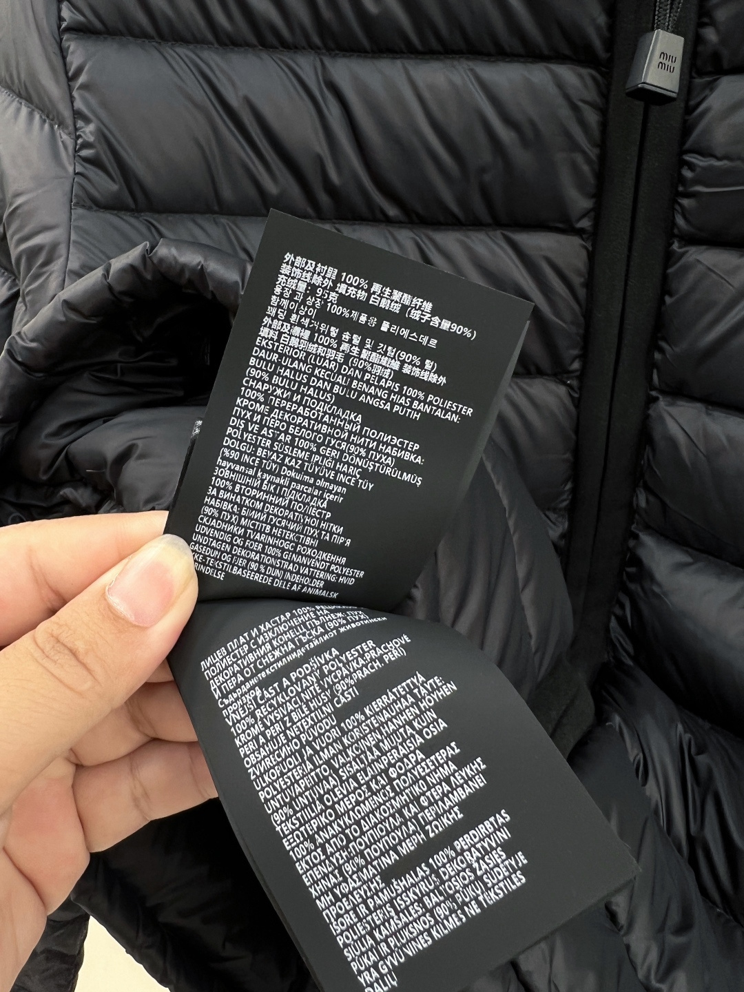 🆕Miumiu2025新款连帽亮面拉链羽绒服，定制YB防风防水尼龙材质 白鹅绒填充内里 整件轻盈保暖 连