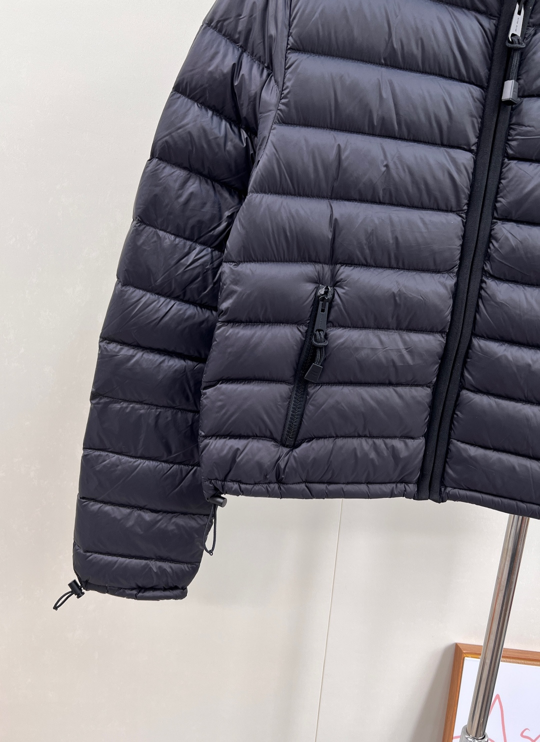 🆕Miumiu2025新款连帽亮面拉链羽绒服，定制YB防风防水尼龙材质 白鹅绒填充内里 整件轻盈保暖 连