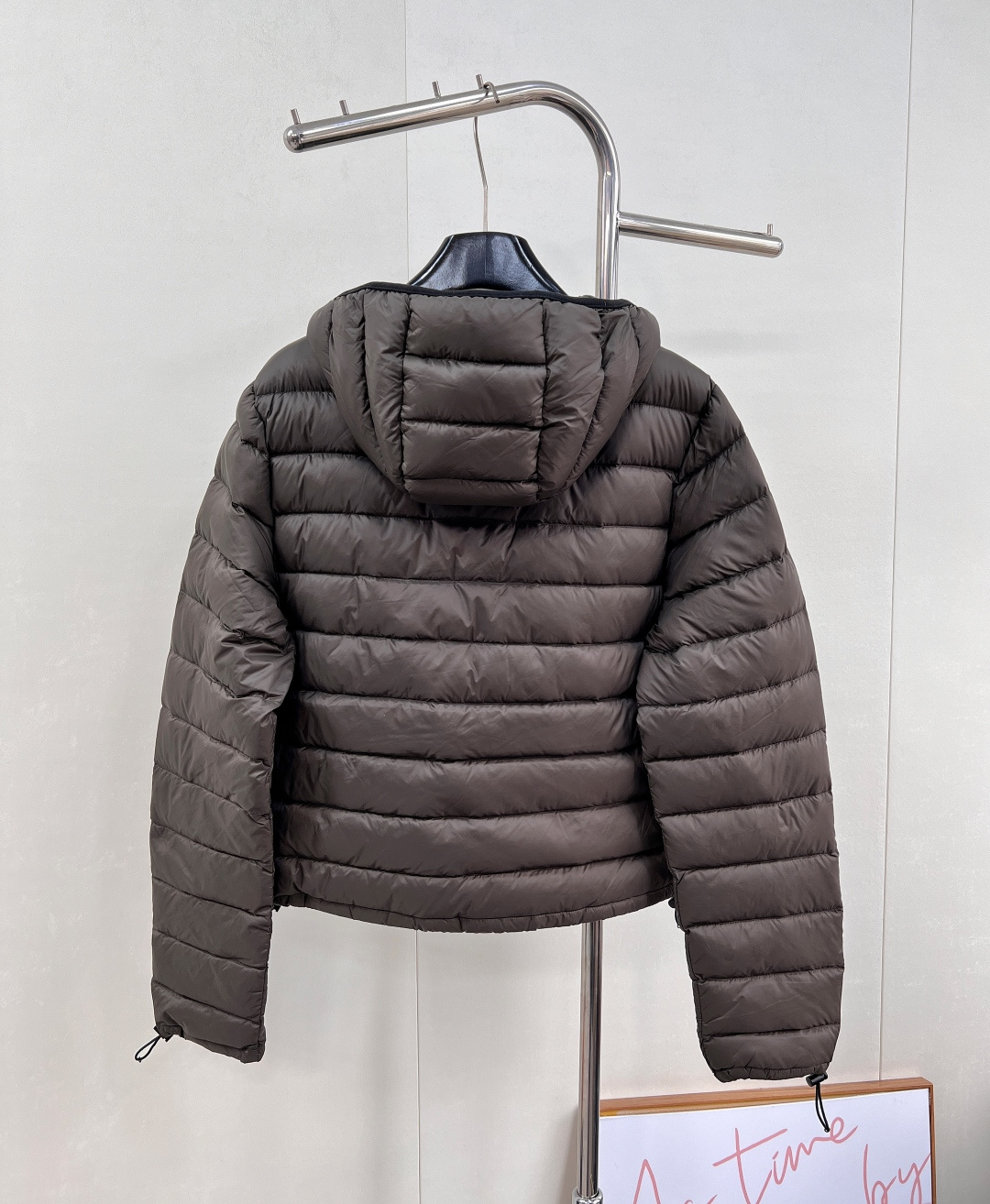 🆕Miumiu2025新款连帽亮面拉链羽绒服，定制YB防风防水尼龙材质 白鹅绒填充内里 整件轻盈保暖 连