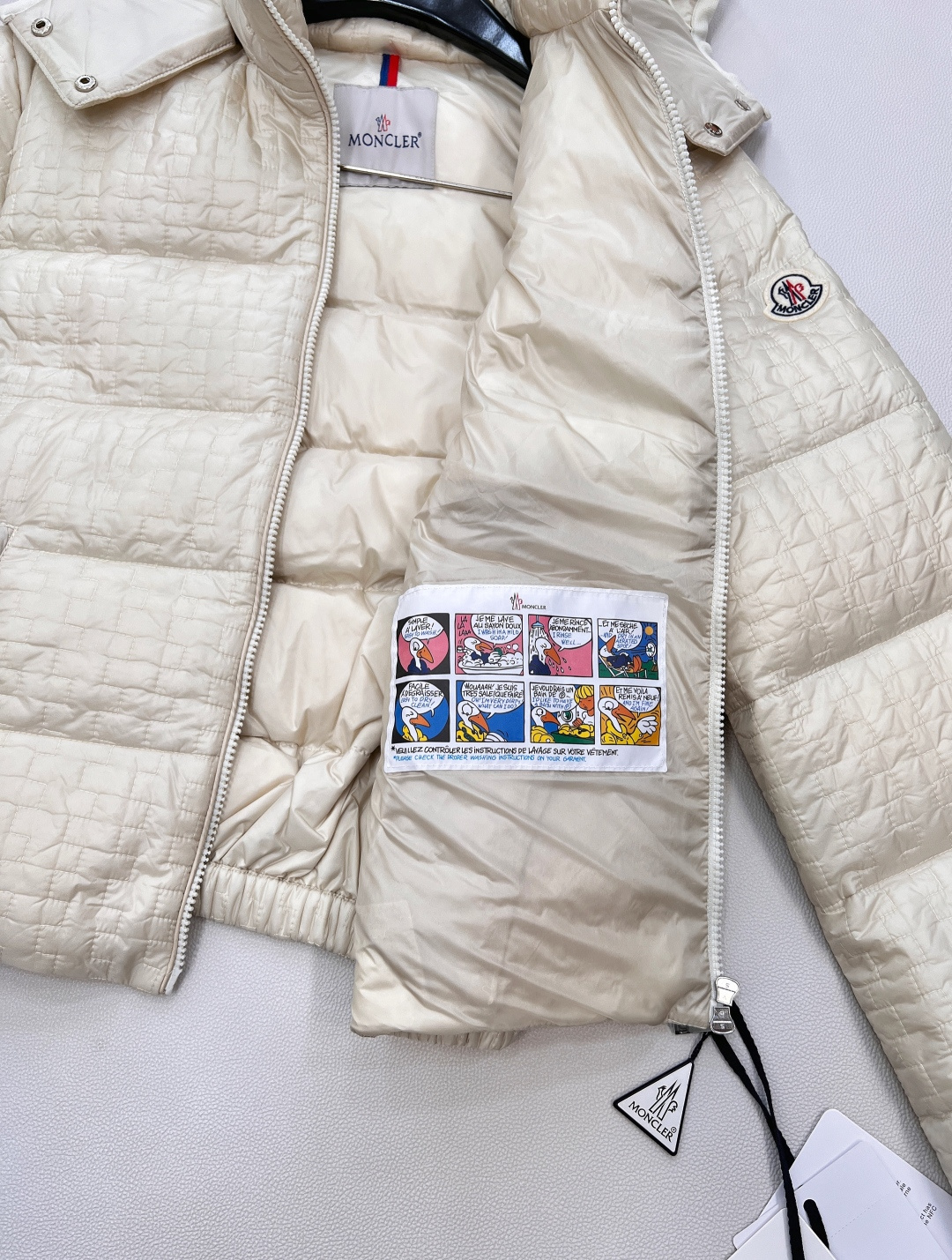 🆕Moncler新款连帽羽绒服外套，定制YB进口防风防水尼龙材质，其工艺还原，升级材质，提升秋冬御寒功能