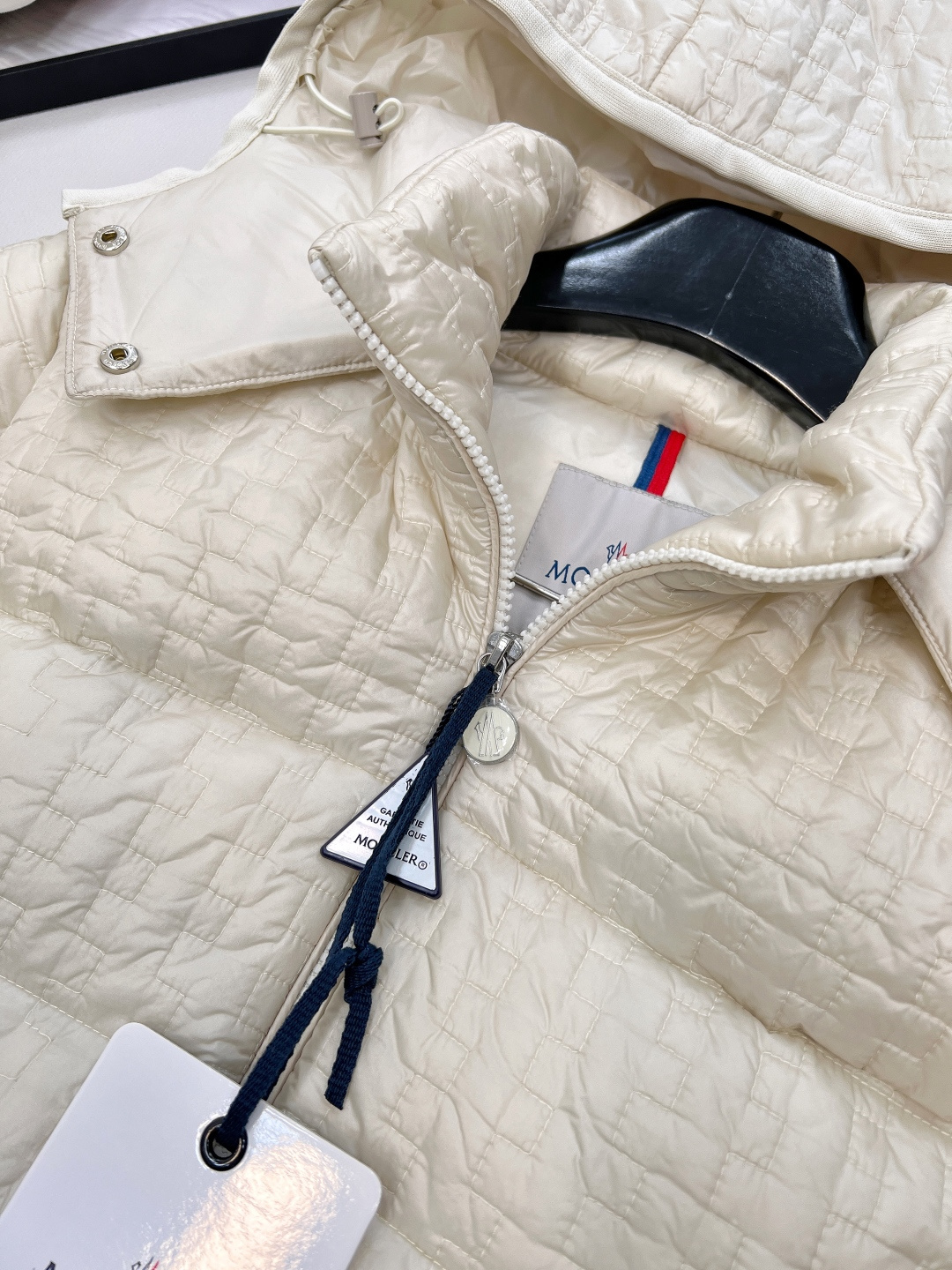 🆕Moncler新款连帽羽绒服外套，定制YB进口防风防水尼龙材质，其工艺还原，升级材质，提升秋冬御寒功能