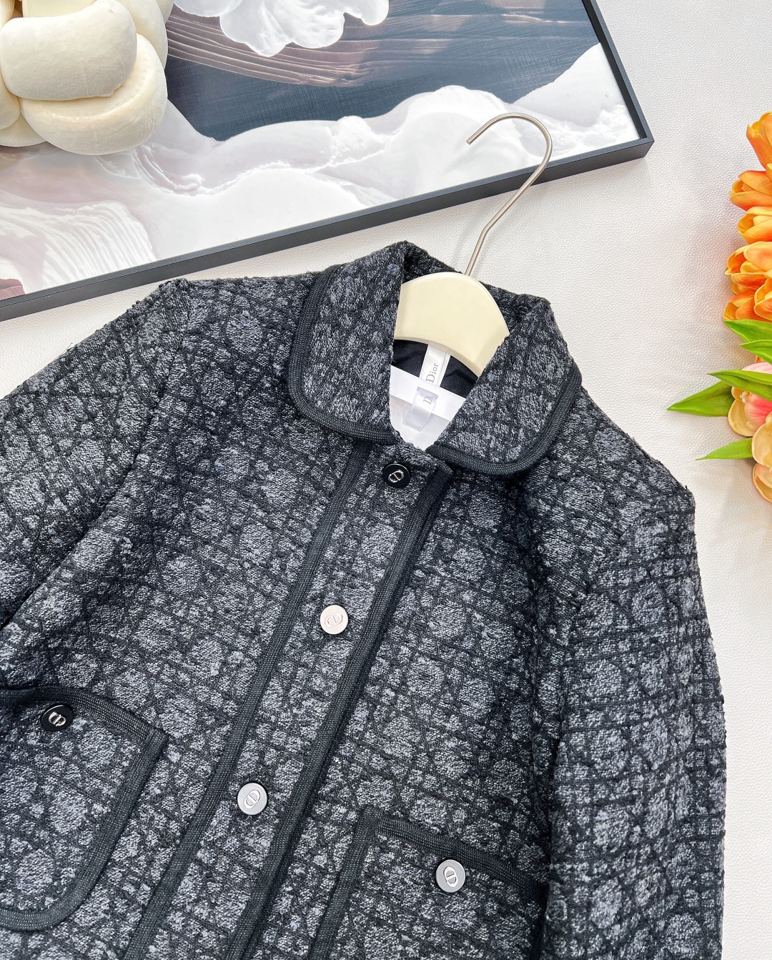 🆕 DIOR 藤格纹翻领粗花呢外套，【DIOR典藏之作｜重塑优雅传奇】以传奇藤格纹为序，勾勒法式优雅的永