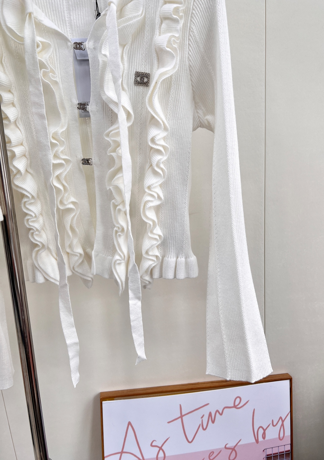 🆕CHANEL25SS新品羊绒羊毛背心开衫套装，采用定织定染针织工艺，色彩与质感俱佳。蝴蝶结飘带增添灵动