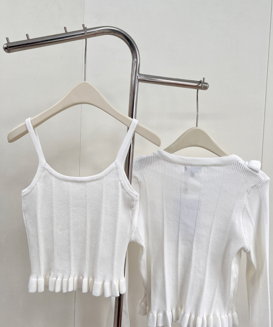 🆕CHANEL25SS新品羊绒羊毛背心开衫套装，采用定织定染针织工艺，色彩与质感俱佳。蝴蝶结飘带增添灵动