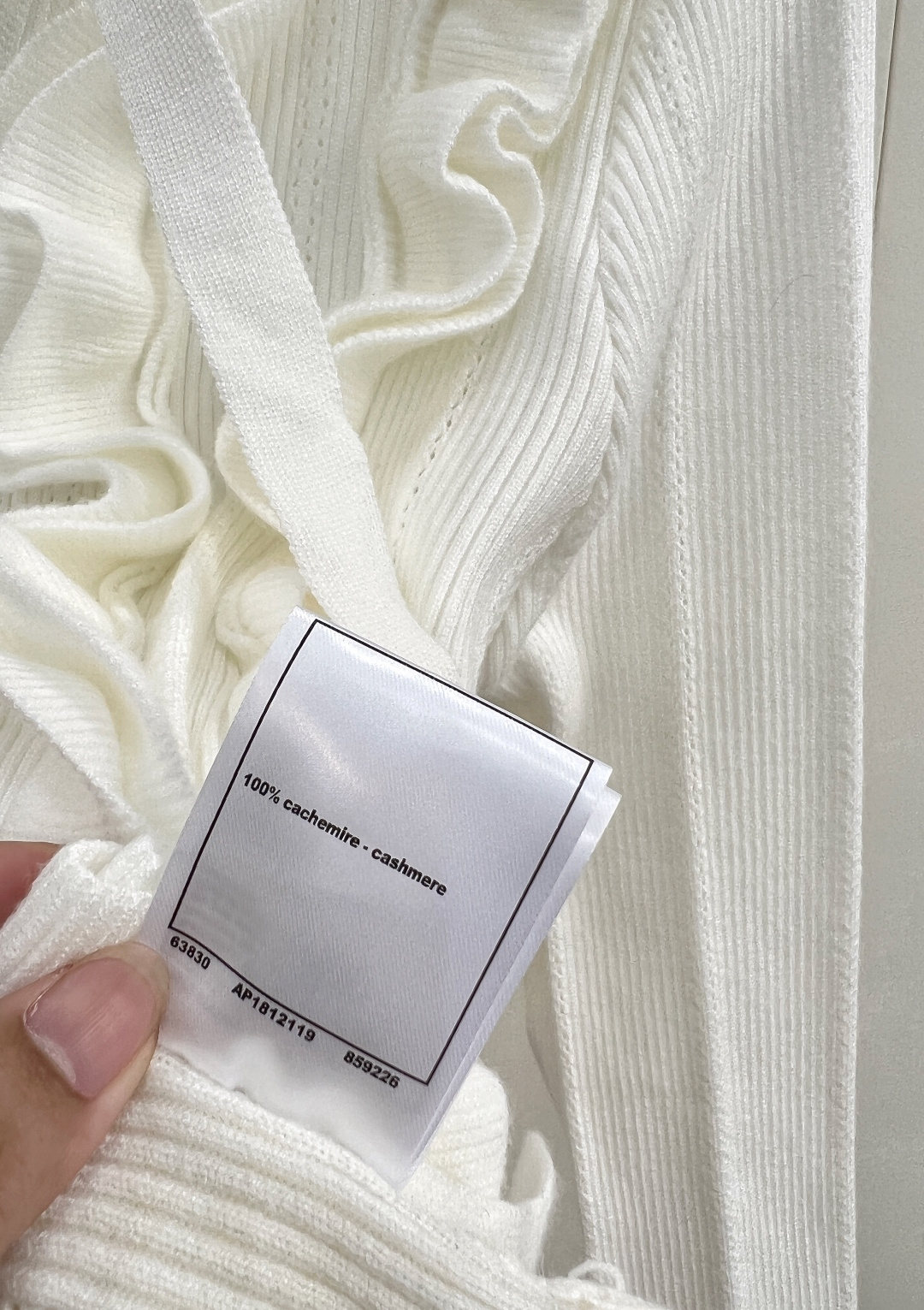 🆕CHANEL25SS新品羊绒羊毛背心开衫套装，采用定织定染针织工艺，色彩与质感俱佳。蝴蝶结飘带增添灵动