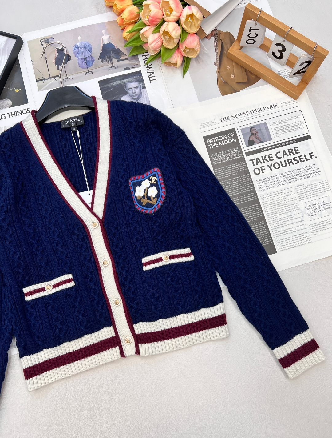 🆕Chanel新款V领麻花撞色针织开衫，定制YB羊绒纱线织造，质感光泽，柔软亲肤，常规V领开衫剪裁，肌理