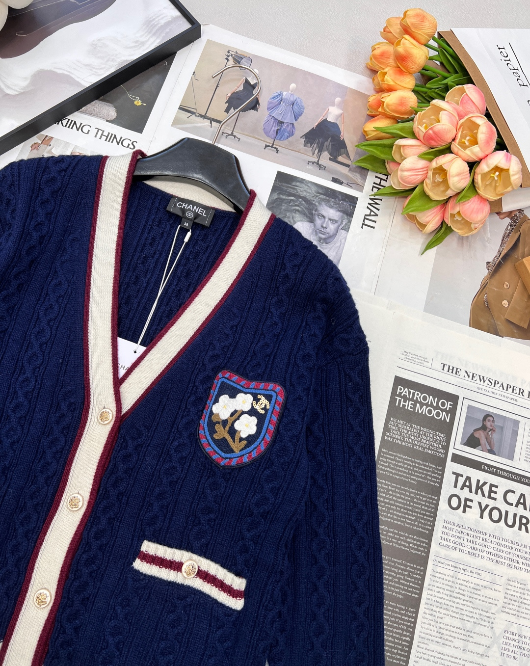 🆕Chanel新款V领麻花撞色针织开衫，定制YB羊绒纱线织造，质感光泽，柔软亲肤，常规V领开衫剪裁，肌理