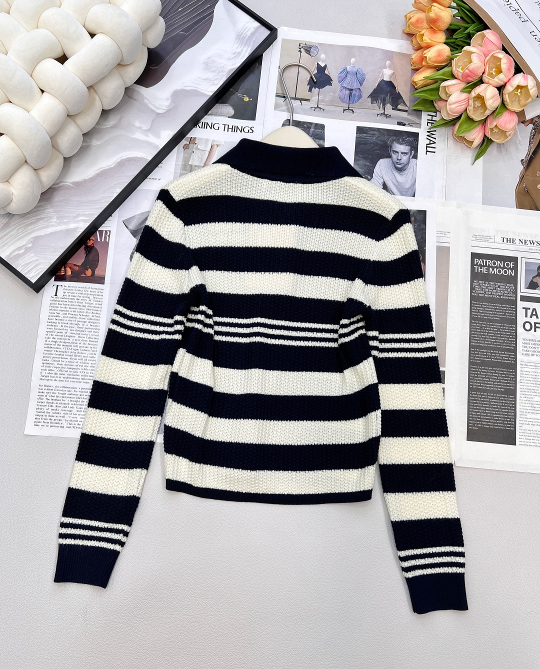 🆕Miumiu2025新款翻领针织条纹开衫，定制YB羊毛纱线织造，柔软细腻，质感舒适，翻领拉链开衫剪裁，