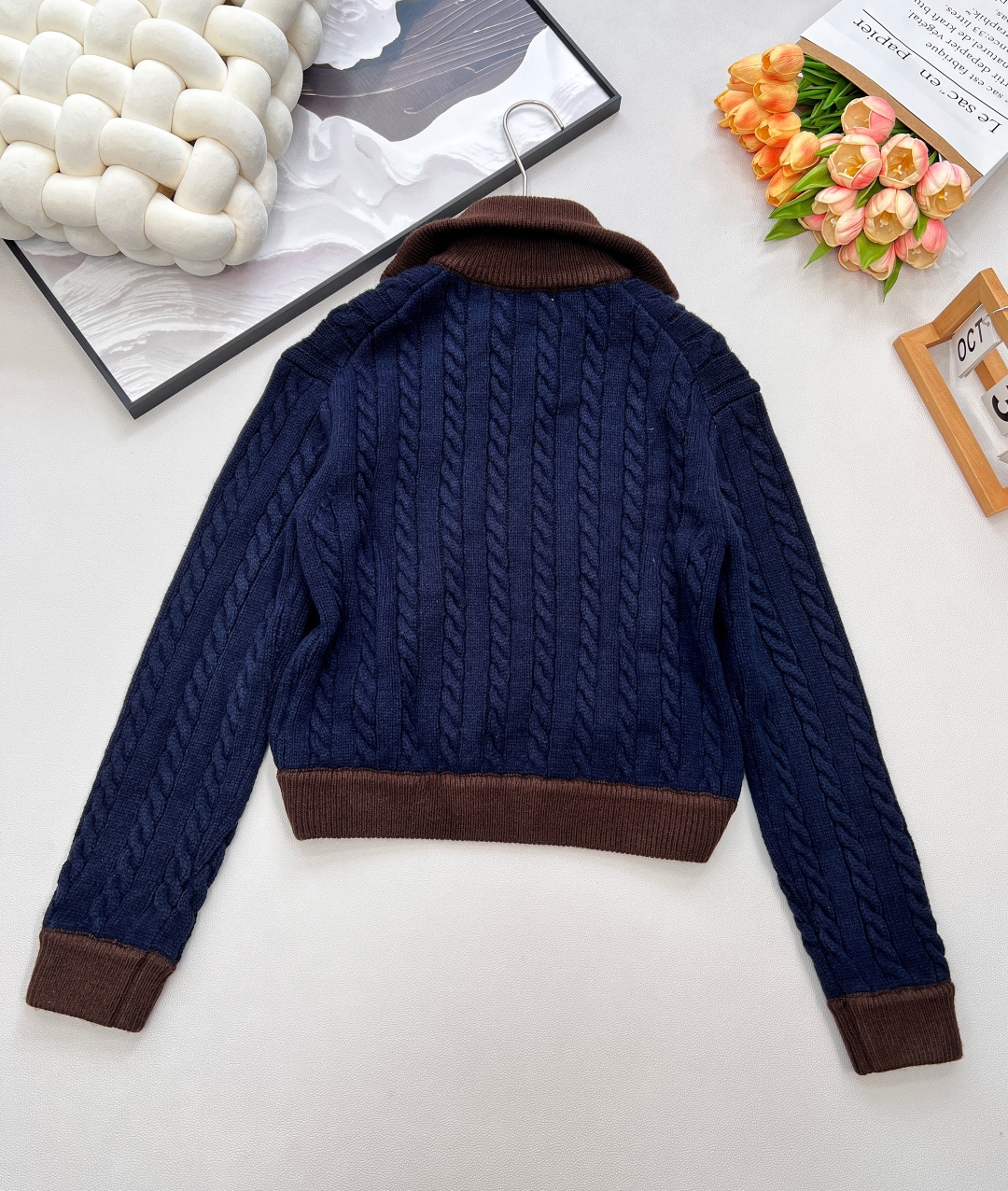 🆕Miumiu2025新款字母贴片棒球麻花针织外套，定制YB羊毛纱线织造 质感高级 品相十足 常规针织拉