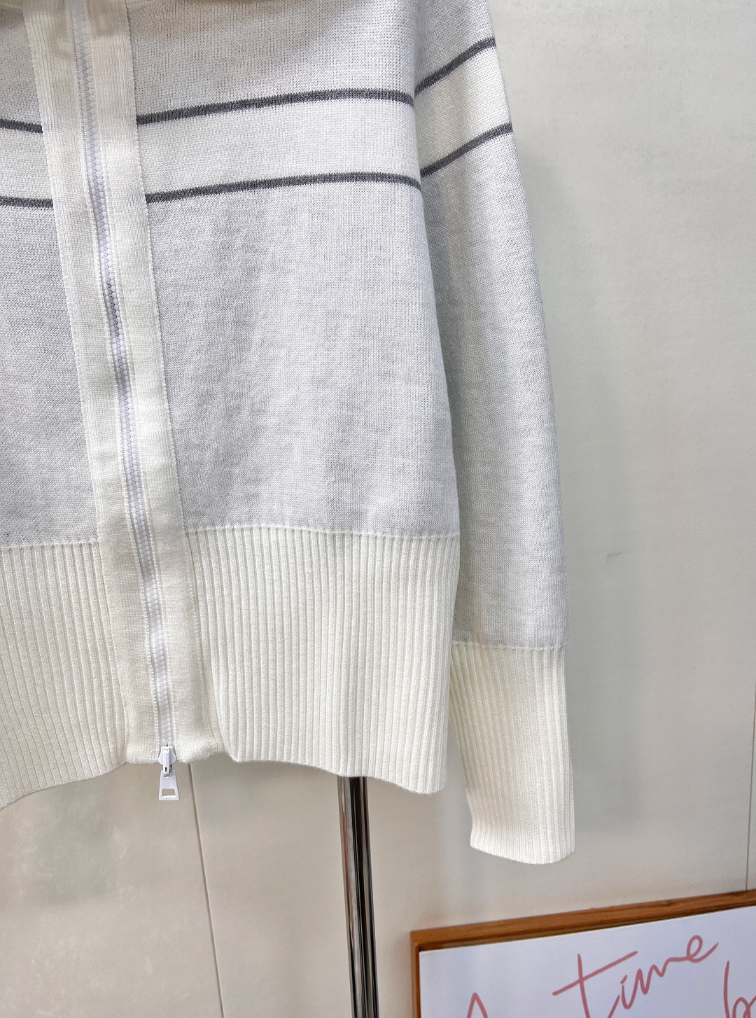 🆕 DIOR 25Ss双面穿老花羊绒翻领针织开衫外套一眼就爱上的经典白色～经典与创新的完美融合，DIOR