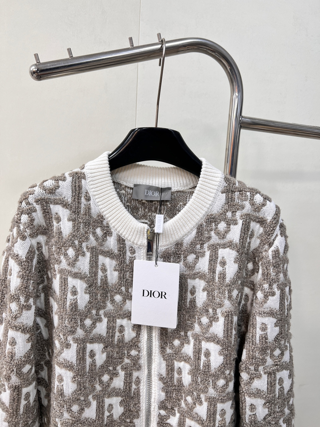 🆕 DIOR 早秋新品满印字母提花羊毛拉链开衫外套「绵柔触感，织就高级灰境」⚪️✨69%精选绵羊毛邂逅2