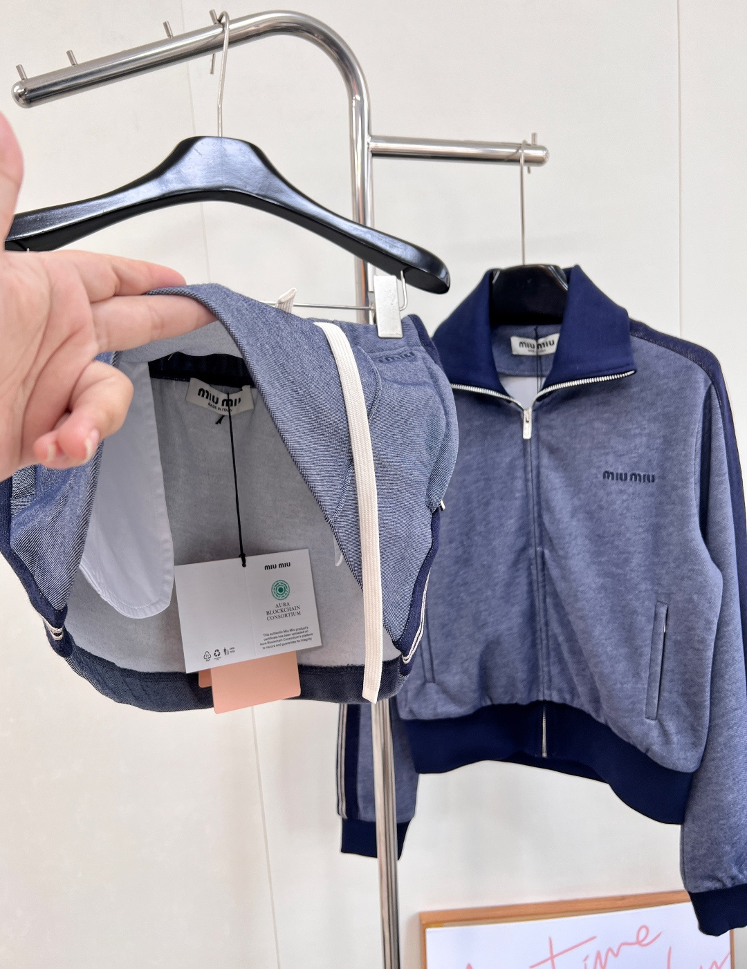 🆕 MIUMIU 新款撞色侧边织带刺绣字母半裙，定制YB斜纹全棉材质，质感细腻，垂顺舒适，撞色包边弹力织